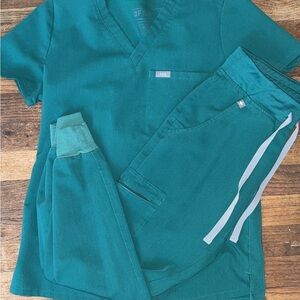 Figs green Scrub Set with V-Neck Top and Pants